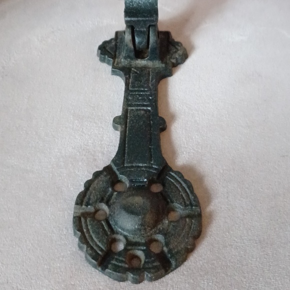 Vintage Eastlake Style Aged Gothic Black Cast Iron Door Knocker - Picture 4 of 8